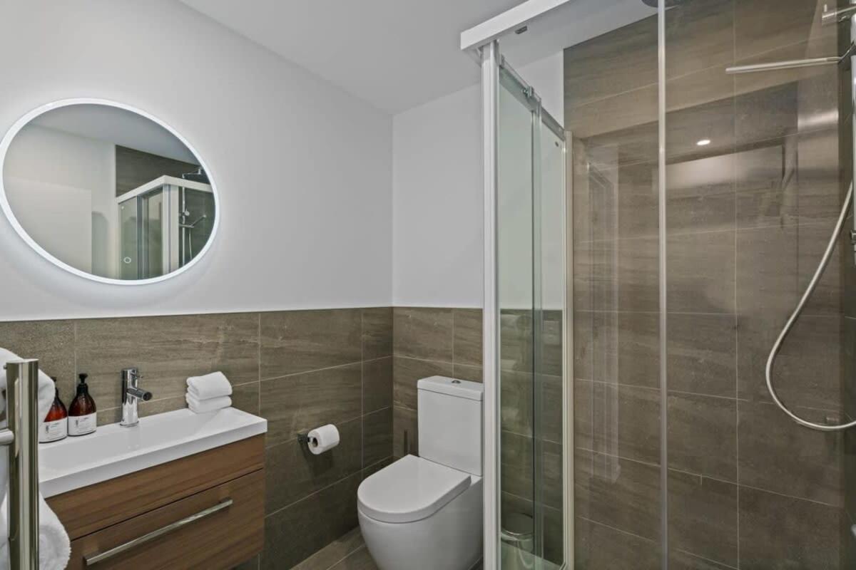 Alps And Lake Retreat Wanaka Albert Town Bagian luar foto