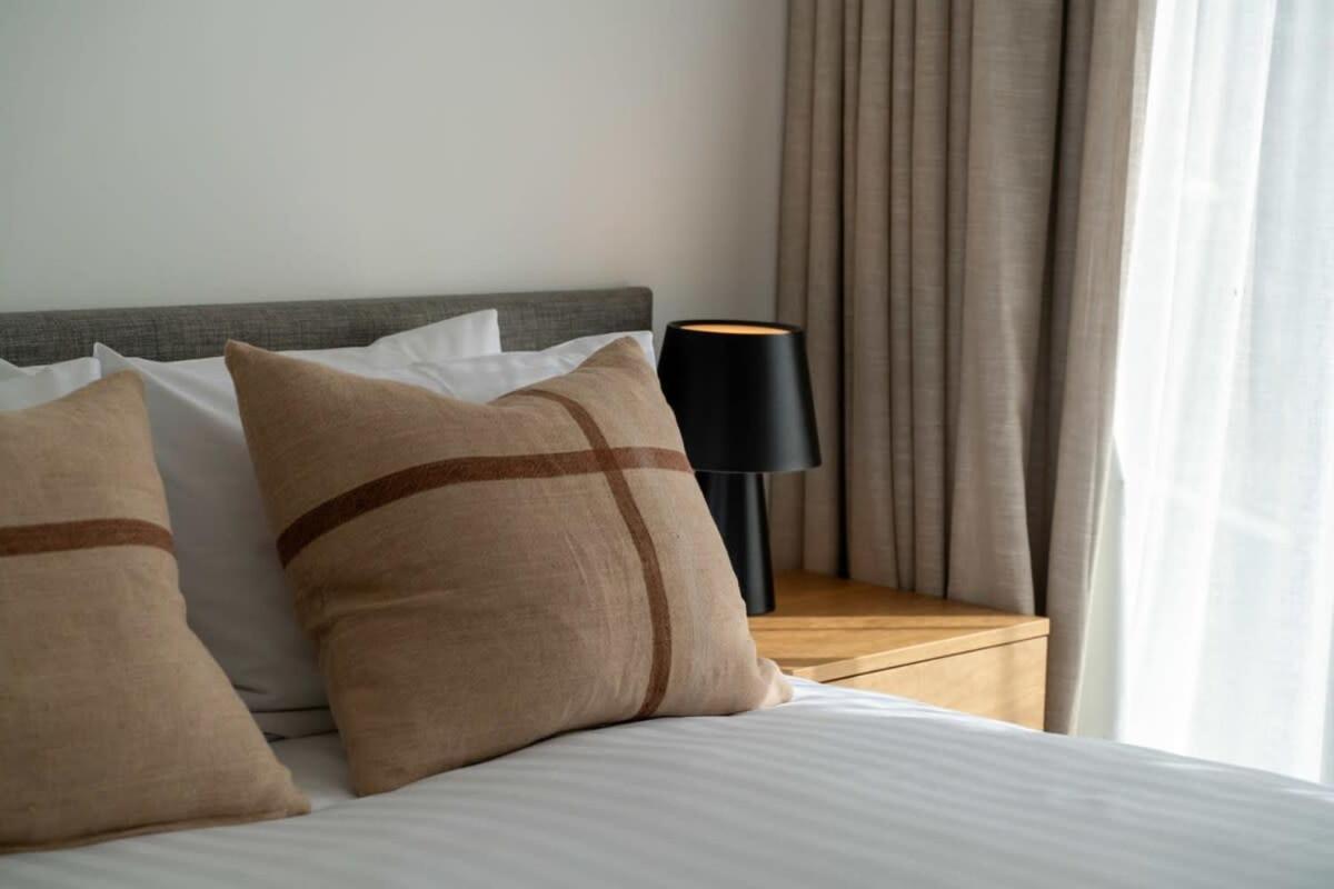 Alps And Lake Retreat Wanaka Albert Town Bagian luar foto