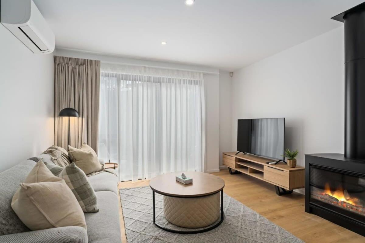 Alps And Lake Retreat Wanaka Albert Town Bagian luar foto